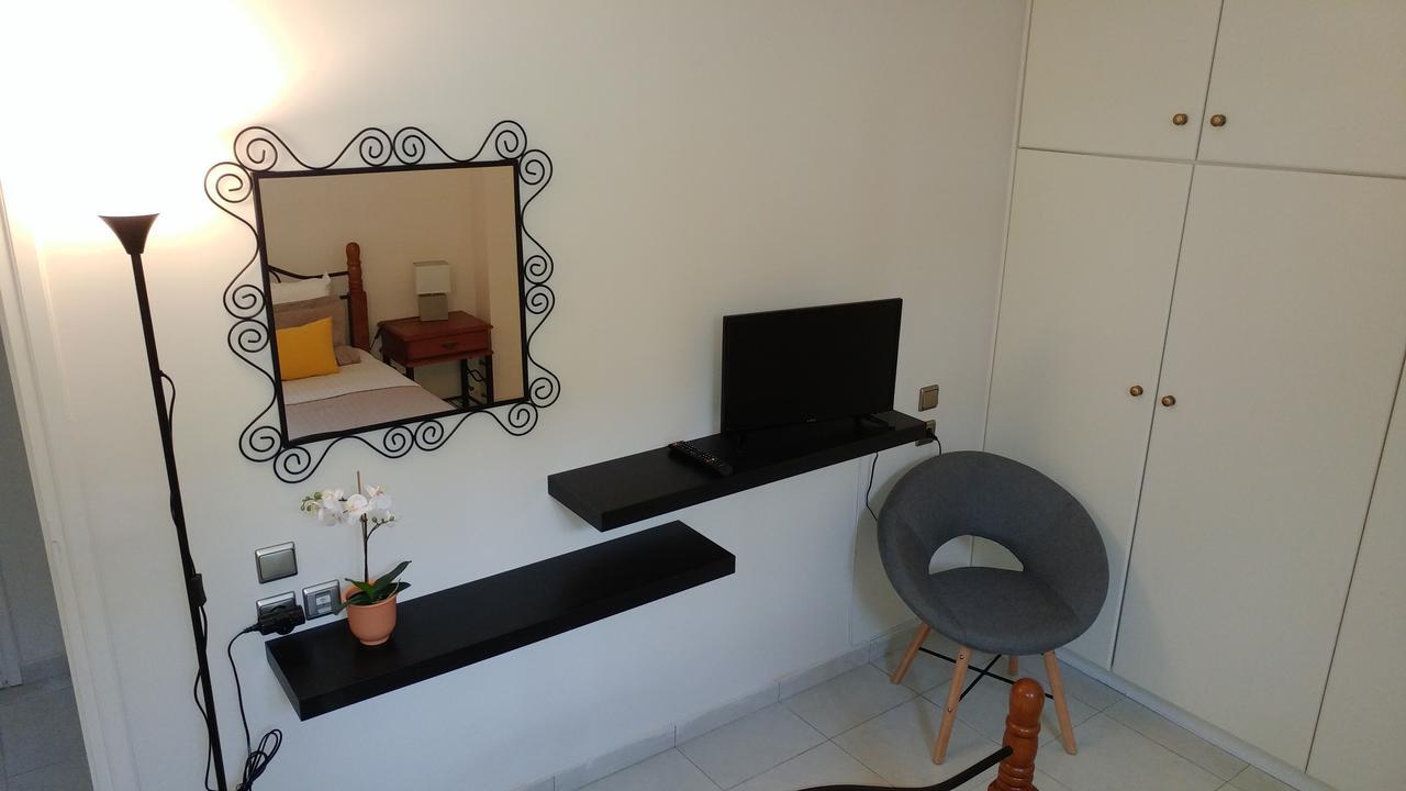 Cozy Apartments Near The Airport Artemida  Bagian luar foto