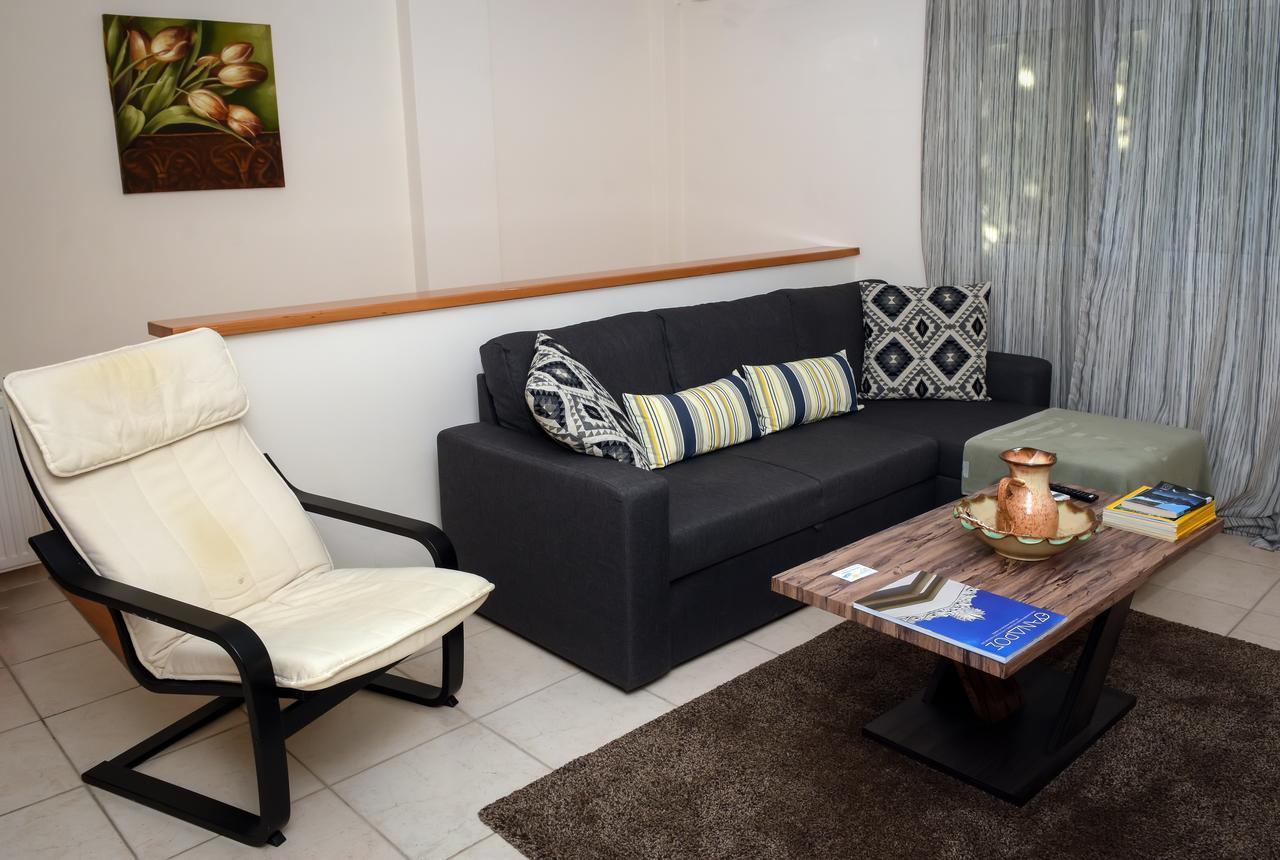 Cozy Apartments Near The Airport Artemida  Bagian luar foto